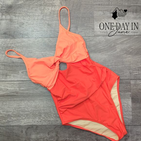 Cupshe Twist Font Keyhole One Piece Swimsuit Size XS - Picture 3 of 7